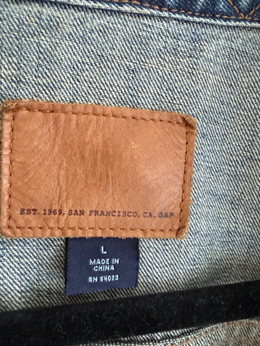 GAP Men's Vintage Wash Denim Jacket in Faded Blue - Picture 2 of 4